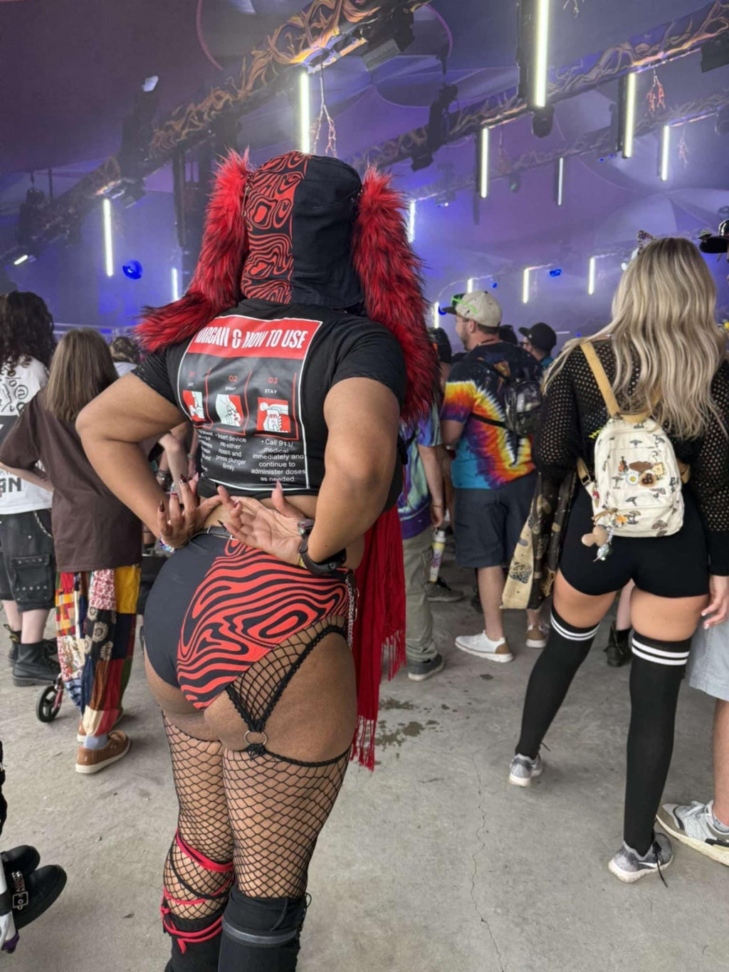 Hot girls carry narcan crop top